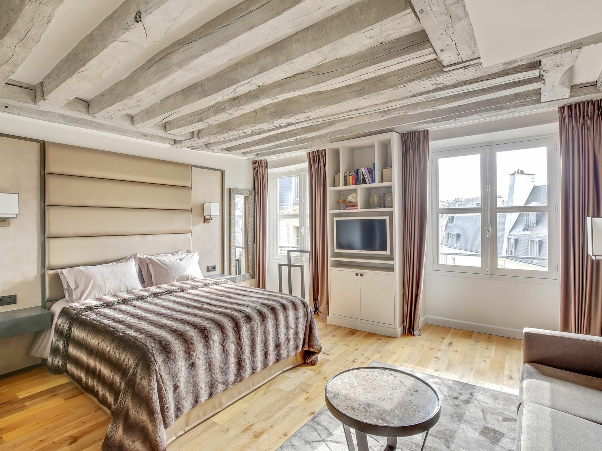 Luxury Louvre Apartment Paris